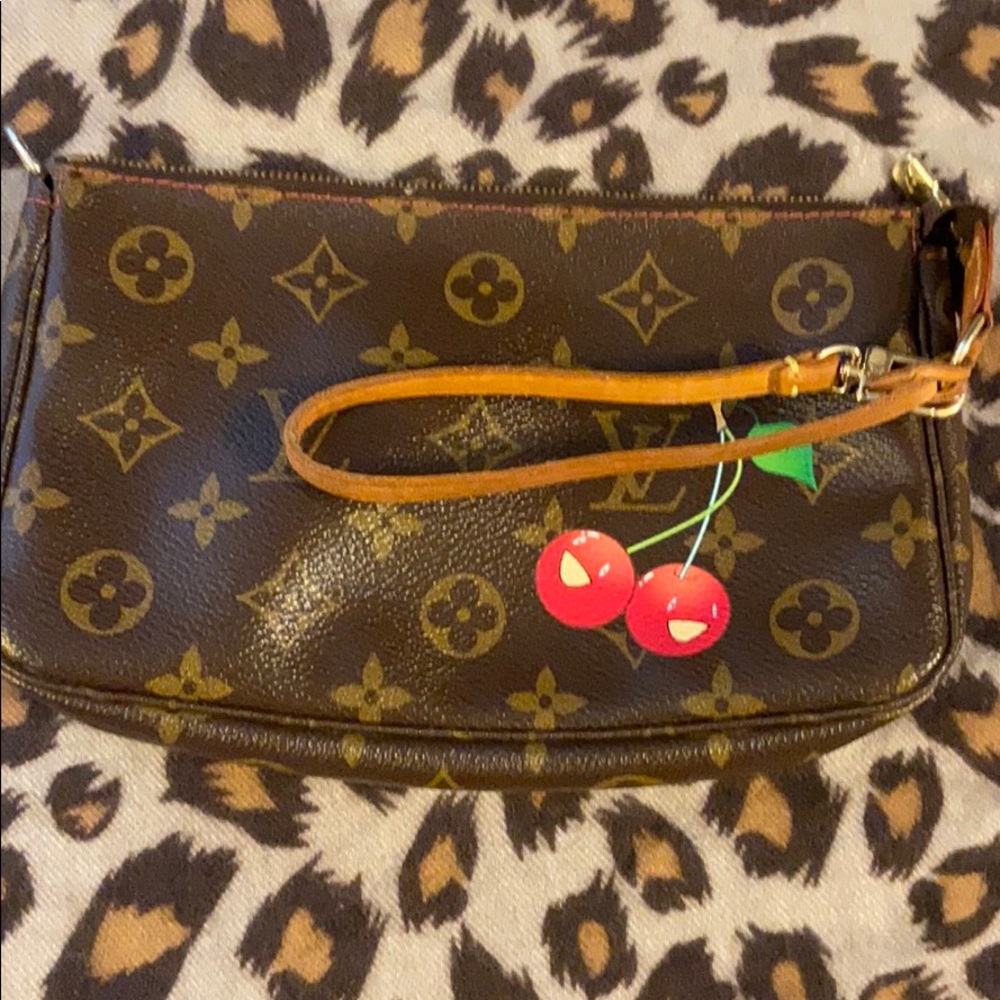 Authentic Louis Vuitton Pochette
